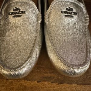 Preowned EUC Coach Mary Lock Up Silver Loafer, Size 8.5 B